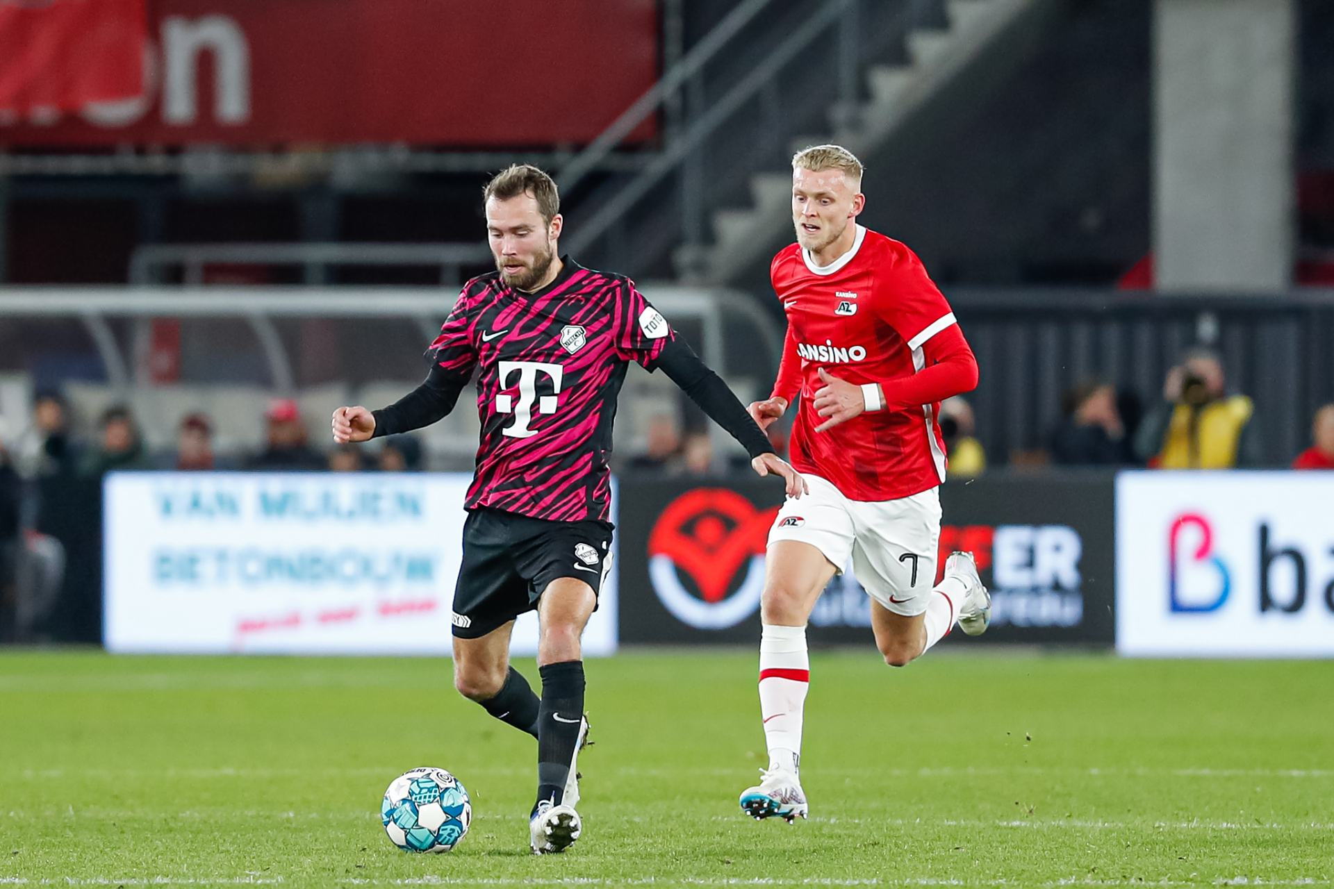 体育赛事直播-乌拉圭队员在荷甲联赛中获得精彩进球